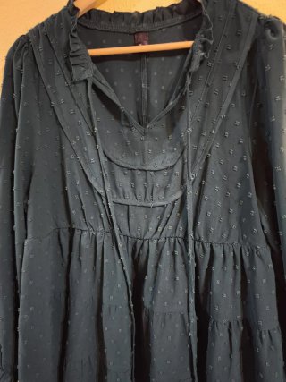 Blusa verde con volantes y lazada