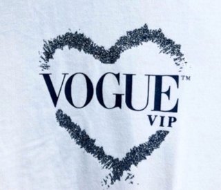 Tallas S / M / L / XL. Camiseta VOGUE VIP