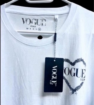 Tallas S / M / L / XL. Camiseta VOGUE VIP