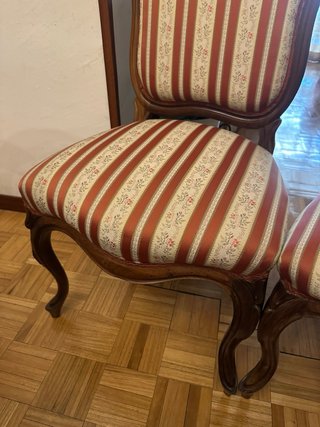 Lote 4 Sillas Isabelinas Madera y Tela