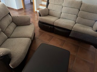 Sofá 2 plazas tela y piel,y otro de 3 plazas
