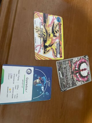 Cromos Pokémon: Talonflame, Gyarados, Moltres V
