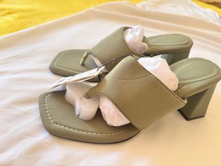 Sandalias Bershka tacón verde