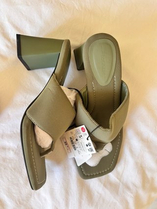Sandalias Bershka tacón verde