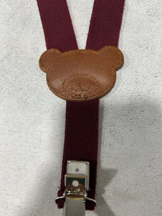 Gambe per bambini con divertente design orso marrone