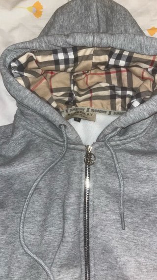 Sudadera Burberry Gris con Forro Tartán