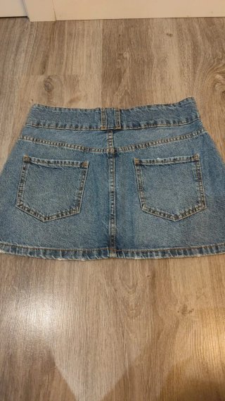 Minifalda vaquera Stradivarius Talla 36,poco uso.