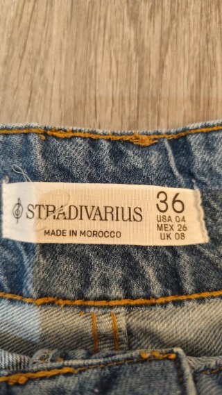 Minifalda vaquera Stradivarius Talla 36,poco uso.