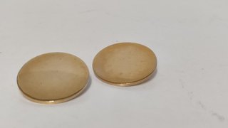 Elegantes pendientes vintage con diseño de botón
