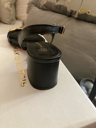 Sandalias Makis Kotris Piel Negro y Dorado