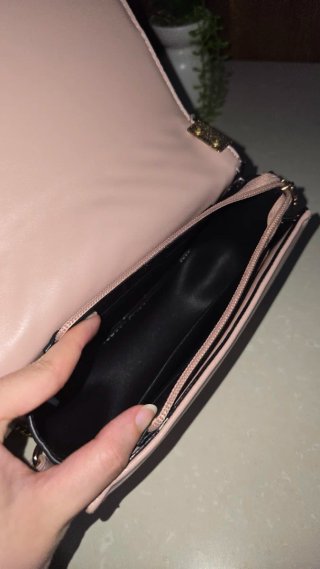Bolso HERBOSA rosa con cadena dorada