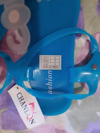 REGALO .. Sandalias azules 2x5€ Prácticamente,rega