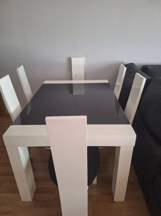 Mesa madera con 6 sillas a juego