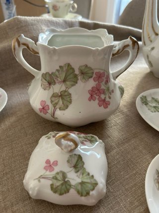 Juego de café de porcelana con flores