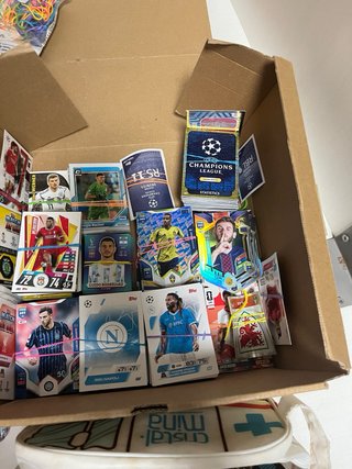 Pack cromos fútbol Champions League, tops Canicas
