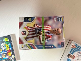 Pack cromos fútbol Champions League, tops Canicas