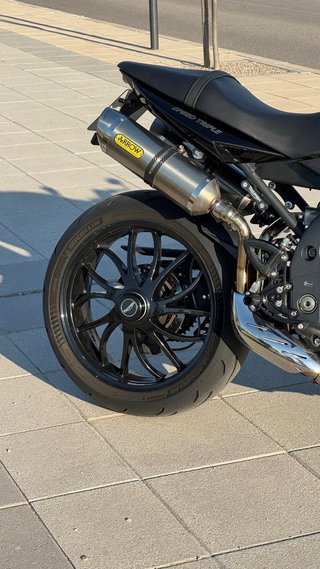 Triumph Speed Triple 1050 Negra