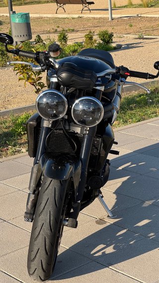 Triumph Speed Triple 1050 Negra