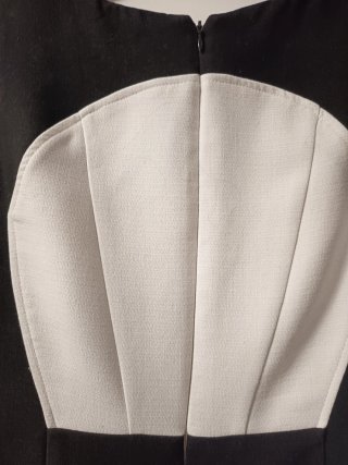 Vestido negro y blanco sin mangas