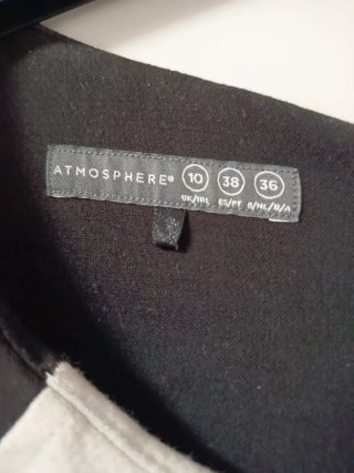 Vestido negro y blanco sin mangas