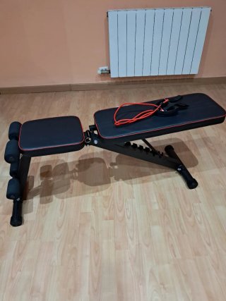 Banco de musculación con bandas elásticas