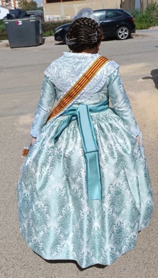 Traje de Fallera Verde agua y blanco.