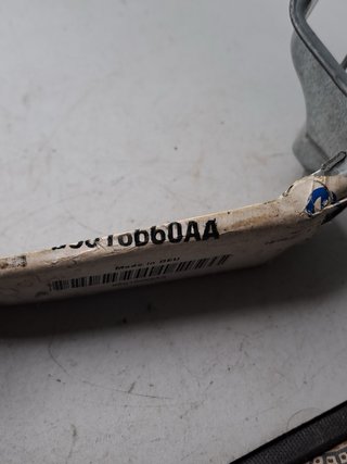 5018660AA Embellecedor rejilla der Chrysler