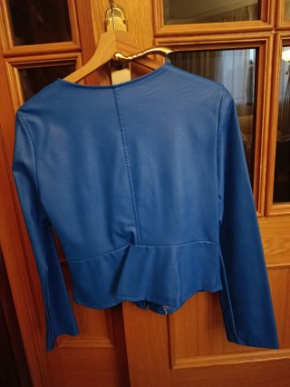 Cazadora efecto piel azul Talla S