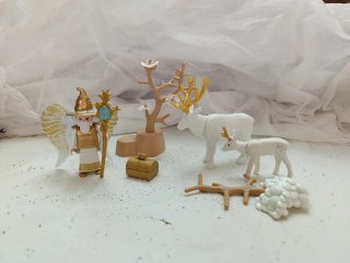 Mago con alas y bastón