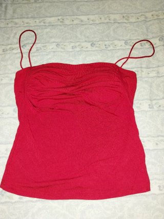 Camiseta roja tirantes fruncida