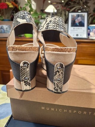 Sandalias cuña Pierre Dumas beige/negro