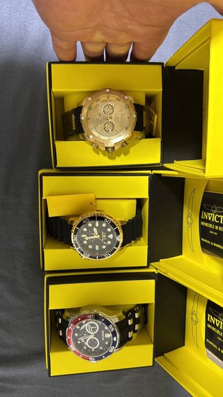 Reloj Invicta Dorado y Verde