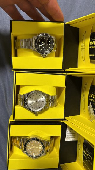 Reloj Invicta Dorado y Verde