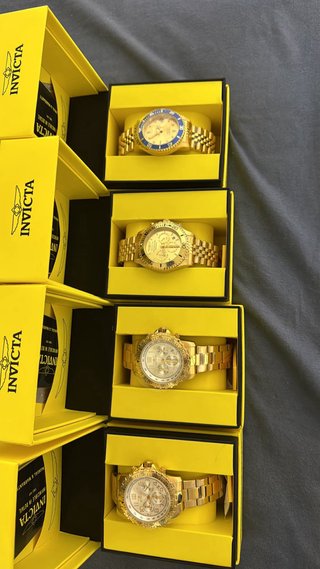 Reloj Invicta Dorado y Verde