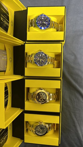 Reloj Invicta Dorado y Verde
