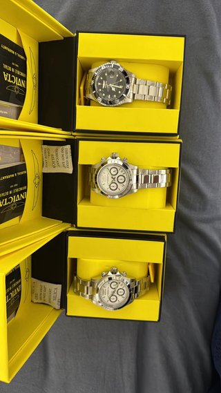 Reloj Invicta Dorado y Verde
