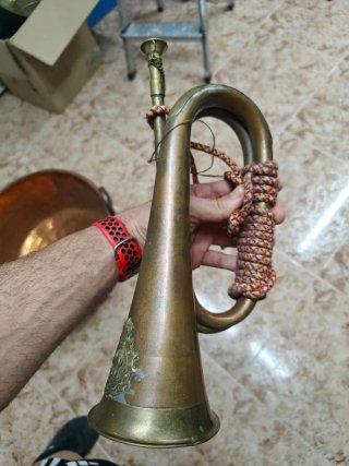 Trompeta militar antigua