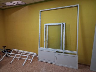 Escaparate de aluminio blanco