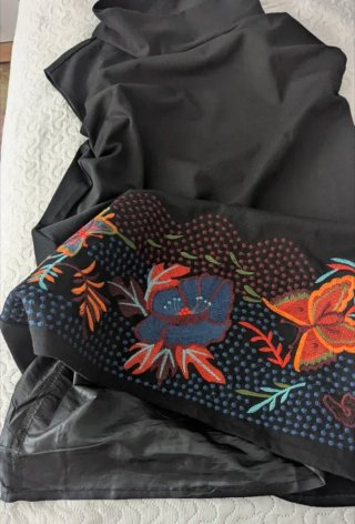 Vestido L&C LizCoco o Vestido negro con bordado fl