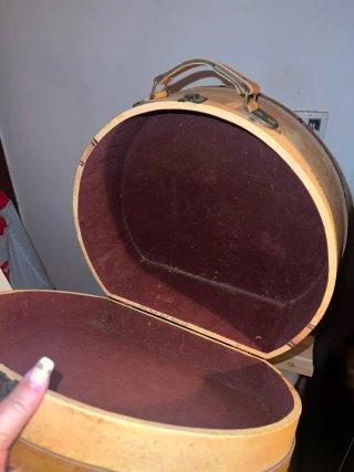 Maleta vintage para muñecas