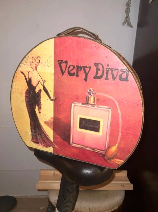Maleta vintage para muñecas
