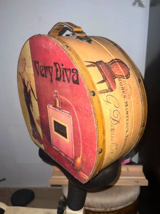 Maleta vintage para muñecas