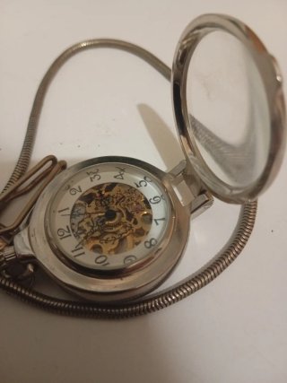 Reloj de bolsillo con cadena