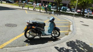Kymco 49cc Scooter Azul y Negro