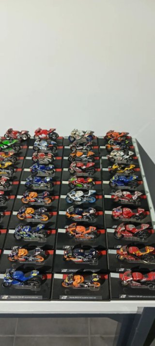 Colección 92 motos competición 1:24