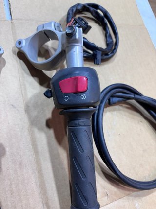 Suzuki GSXR 750 SRAD Semimanillares Piñas