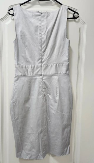 Vestido plateado con pedrería
