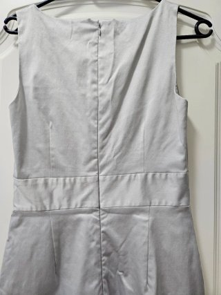 Vestido plateado con pedrería