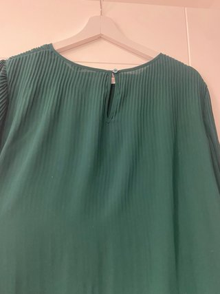 Blusa verde plisada manga larga