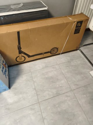 Patinete Eléctrico Plegable en casa sin abrir